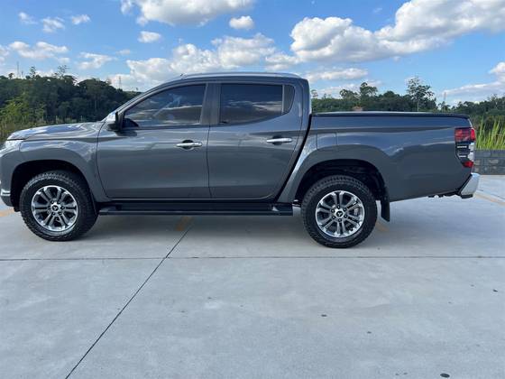 MITSUBISHI L200 TRITON 2.4 16V TURBO DIESEL SPORT HPE-S CD 4P 4X4 AUTOMÁTICO MITSUBISHI L200 TRITON 2.4 16V TURBO DIESEL SPORT HPE-S CD 4P 4X4 AUTOMÁTICO